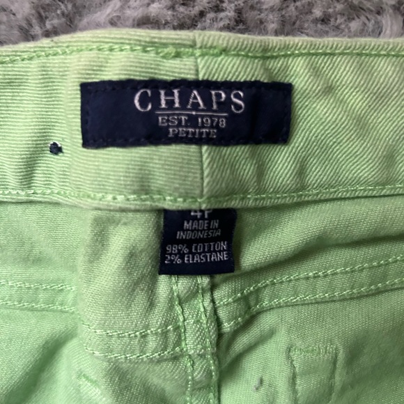 Like New Woman’s Petite Capris - Picture 2 of 3